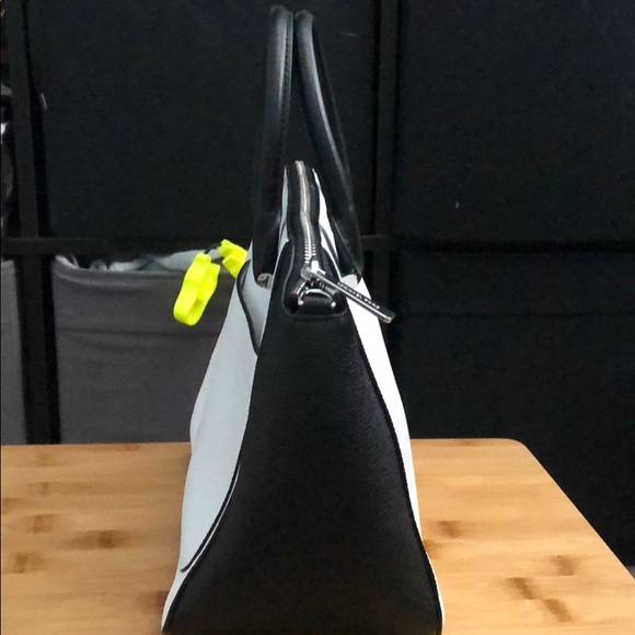 SOLD MICHAEL KORS NOLITA MED SATCHEL - Picture 3 of 8